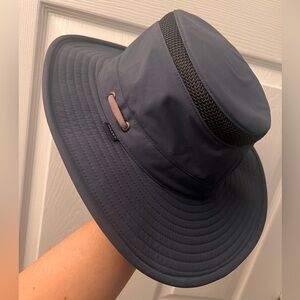 Navy Blue Tilley Hat with army green draw string. Size M 7 1/4